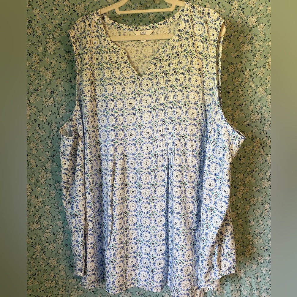 plus size croft & barrow Blue and White Sleeveless V-Neck shirt